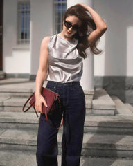 Frauen-Sleeveless Seidenbluse mit Krawattenkragen