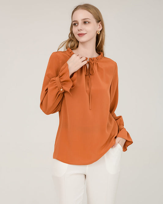 Seidenbluse mit Krawattenhals und Rüschen-Detail