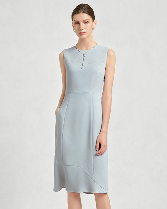 Elegantes Triacetat-Midikleid mit asymmetrischem Schnitt