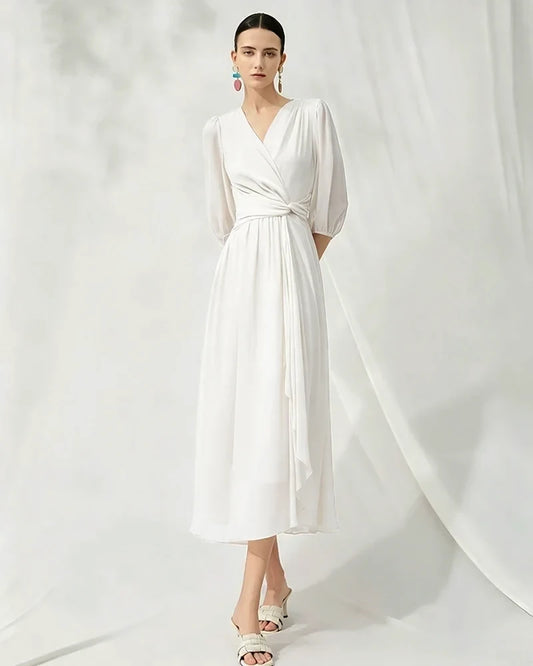V-Ausschnitt Seiden-Midikleid mit Twist-Detail an der Taille