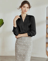 V-Ausschnitt Seidenbluse mit Plissee
