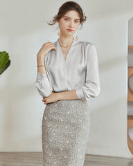 V-Ausschnitt Seidenbluse mit Plissee
