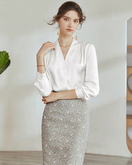 V-Ausschnitt Seidenbluse mit Plissee