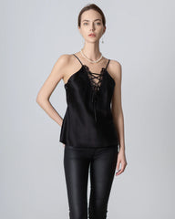 Seiden-Camisole mit V-Halsausschnitt und gekreuzten Spitzen