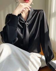 V-Ausschnitt Seidenbluse mit Bindeband