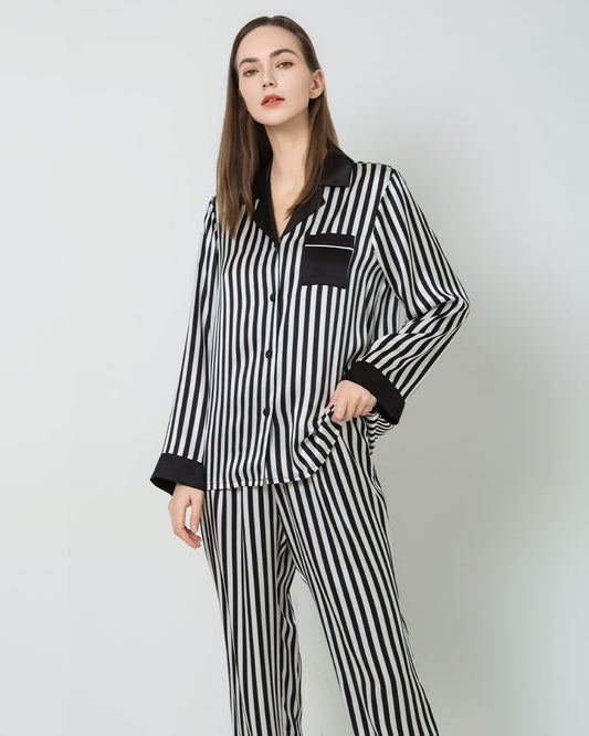 Gestreiftes Seiden-Pyjamas-Set, Schlafkleidung