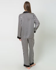 Gestreiftes Seiden-Pyjamas-Set, Schlafkleidung