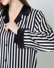 Gestreiftes Seiden-Pyjamas-Set, Schlafkleidung