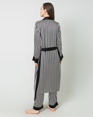 Damen lange Seidensatin-Robe mit schwarz-weiße Streifen