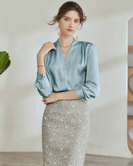 V-Ausschnitt Seidenbluse mit Plissee