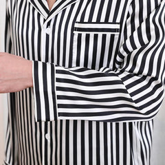 Herren Seiden Pyjama Set im weißen Streifenstil