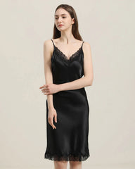 Seiden-Nachtkleid mit zarten Spitzen-Details