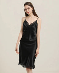 Seiden-Nachtkleid mit zarten Spitzen-Details