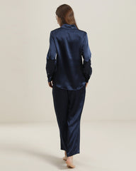 Luxuriöses Seidenhemd-Pyjama-Set