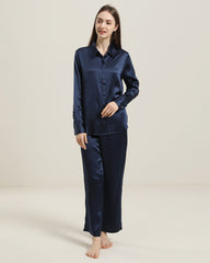 Luxuriöses Seidenhemd-Pyjama-Set