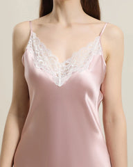 Seiden-Nachtkleid mit zarten Spitzen-Details