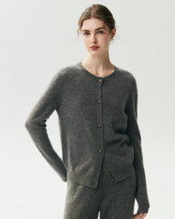 Klassische Strickjacke aus 100 % Kaschmir mit Rundhalsausschnitt
