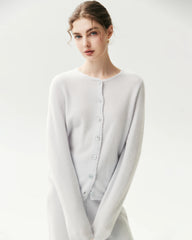 Cardigan aus 100 % Kaschmir mit Rundhalsausschnitt und Knopfleiste