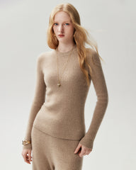 Figurnahes Stricktop aus 100 % Kaschmir mit Rundhalsausschnitt