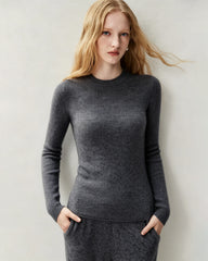 Figurnahes Stricktop aus 100 % Kaschmir mit Rundhalsausschnitt