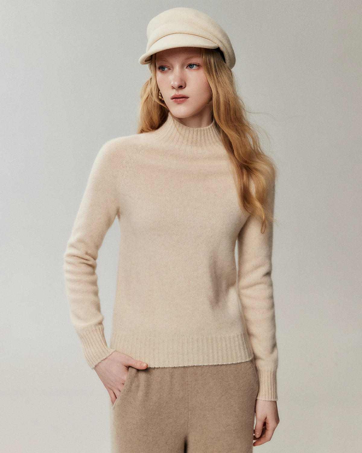 Pullover aus 100 % Kaschmir mit Trichterkragen
