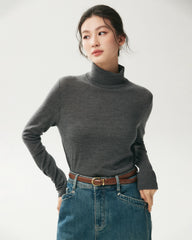 Rollkragenpullover aus 100 % Merinowolle mit Knopfmanschetten