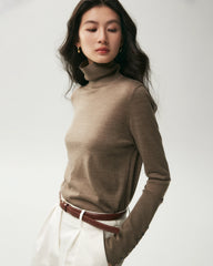 Rollkragenpullover aus 100 % Merinowolle mit Knopfmanschetten