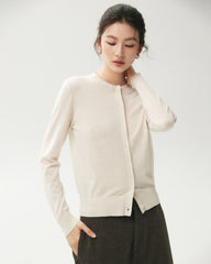 Strickjacke aus 100 % Merinowolle mit Knopfleiste