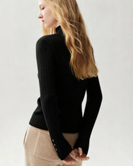 Figurbetontes Stricktop aus 100 % reinem Kaschmir mit Knopfmanschetten