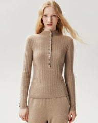 Figurbetontes Stricktop aus 100 % reinem Kaschmir mit Knopfmanschetten