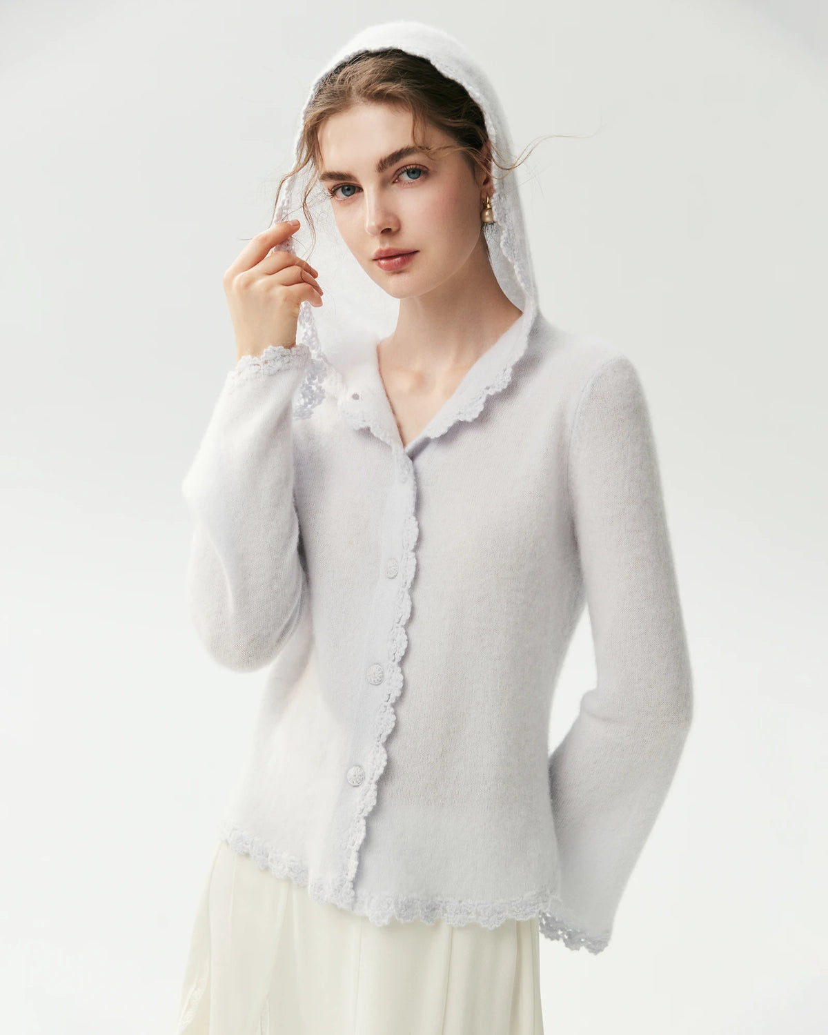 Cardigan aus 100 % reinem Kaschmir mit Kapuze und Häkelbesatz