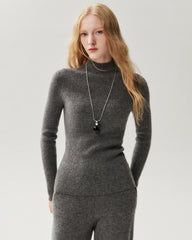 Figurnaher Pullover aus 100 % reinem Kaschmir mit hohem Kragen