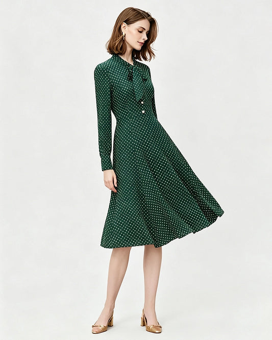 16 Momme Seiden-Midikleid mit Tupfenmuster und Schleifenkragen