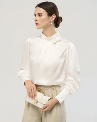 Seidenbluse aus 19 Momme mit handgefertigtem Rosendetail