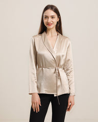 Seidenbluse mit langen Ärmeln und Gürtel