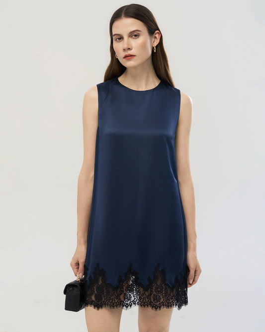 Marineblaues Seiden-Minikleid aus 22 Momme mit Spitzenbesatz am Saum