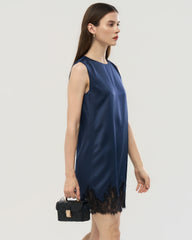 Marineblaues Seiden-Minikleid aus 22 Momme mit Spitzenbesatz am Saum