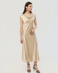 22 Momme Seiden-Midikleid mit Wasserfallausschnitt im Schrägschnitt