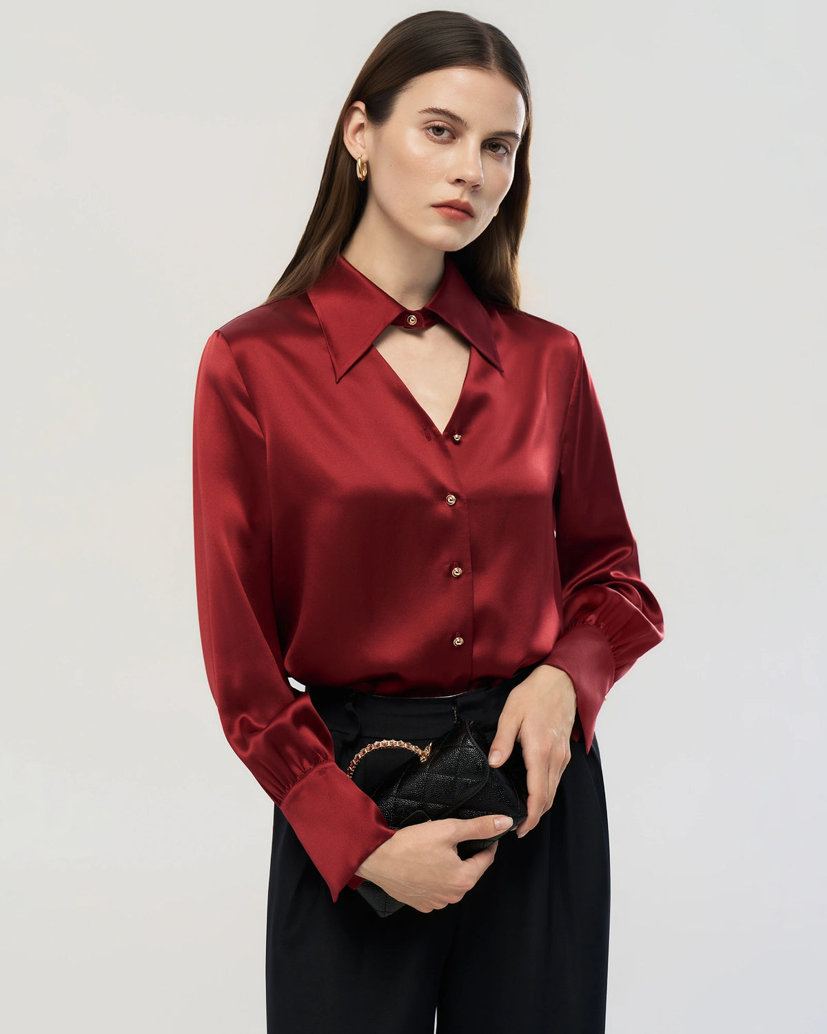 22 Momme Seidenbluse mit Cut-out-Kragen und langen Ärmeln
