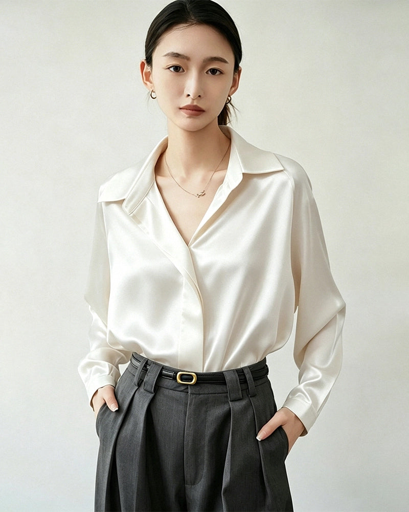 22 Momme Seidenbluse mit verdeckter Leiste und elegantem Design