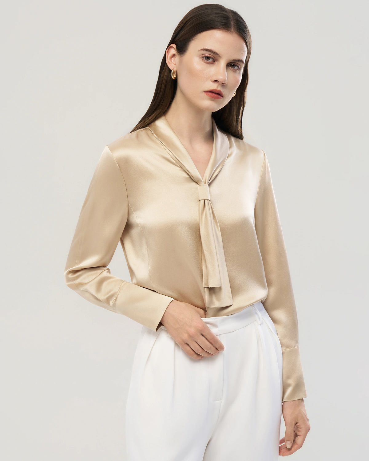 22 Momme Seidenbluse mit Schleifenkragen und langen Ärmeln
