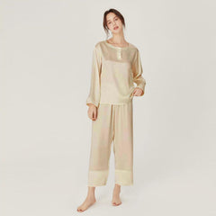 Seidenes Pyjamas-Set mit rundem Kragenoberteil