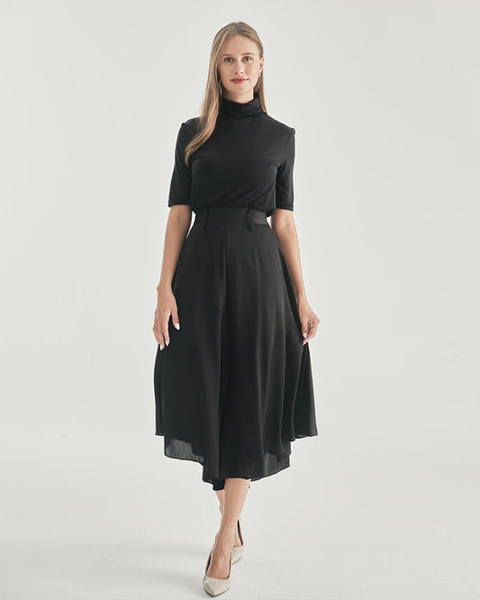 Gestricktes T-Shirt mit kurzen Ärmeln und Rolli-Kragen