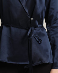 Seidenbluse mit langen Ärmeln und Gürtel