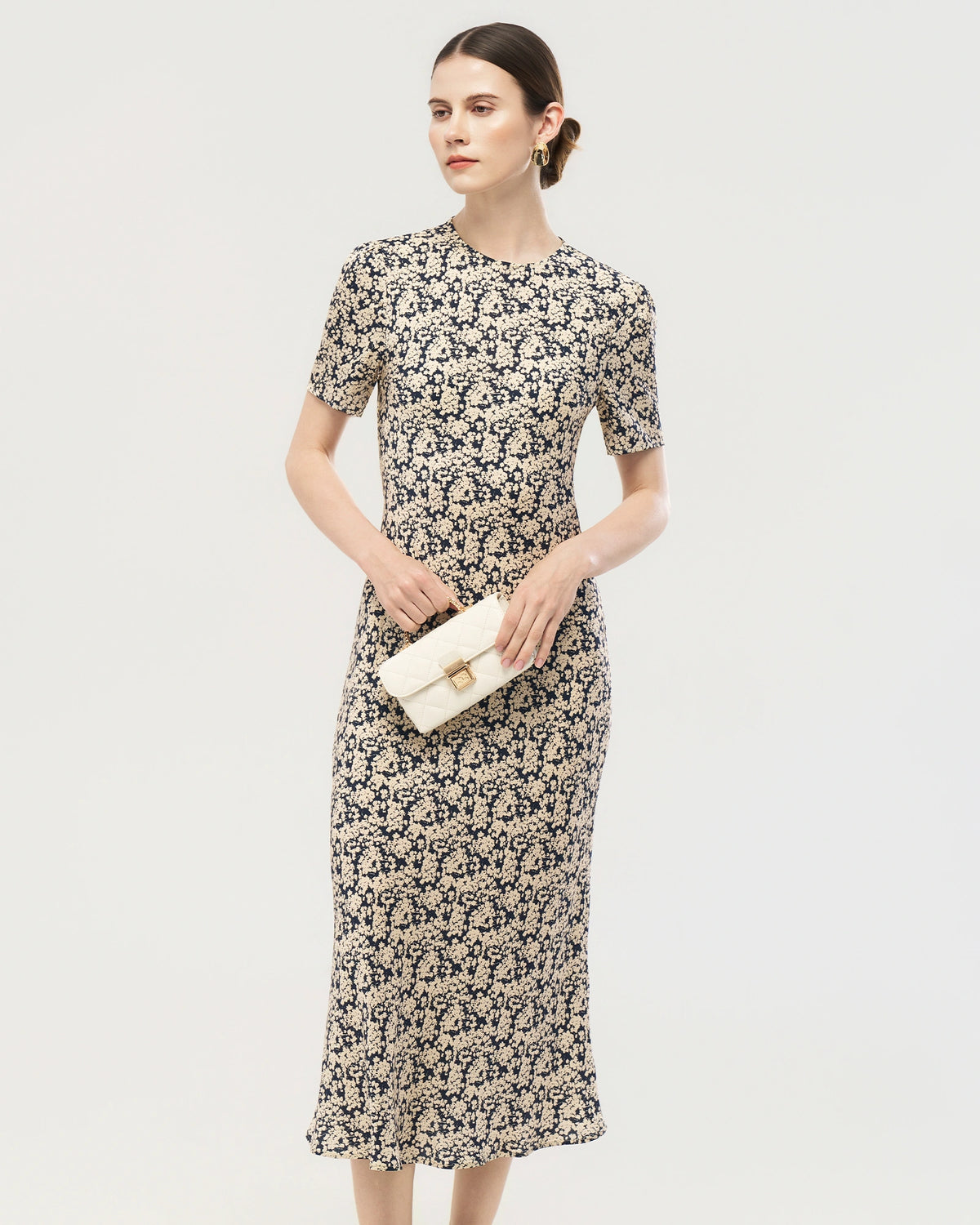 Seiden-Midikleid mit Schleierkraut-Print und kurzen Ärmeln