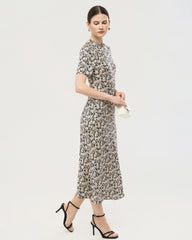 Seiden-Midikleid mit Schleierkraut-Print und kurzen Ärmeln
