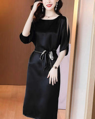 Seiden-Midikleid mit Gürtel und Schlitzschultern