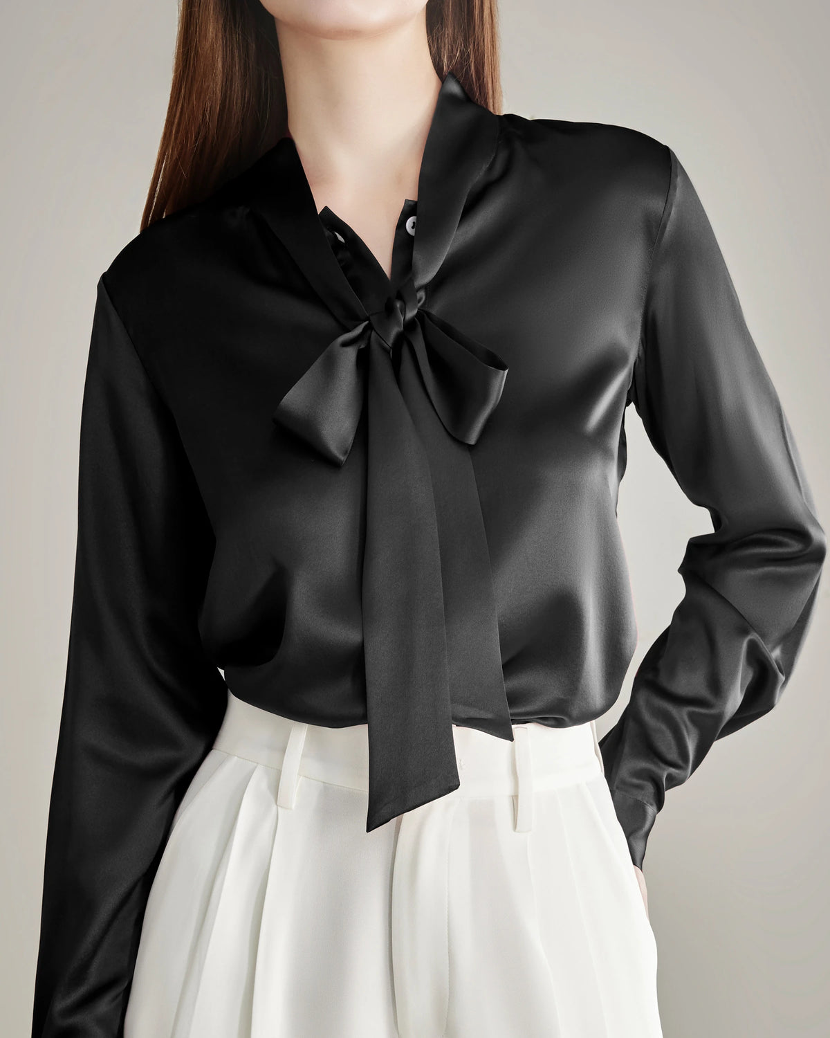 Elegante Seidenbluse mit Schleife