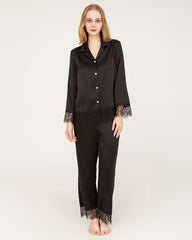 Elegantes Seiden-Pyjamas-Set mit Häkelspitze