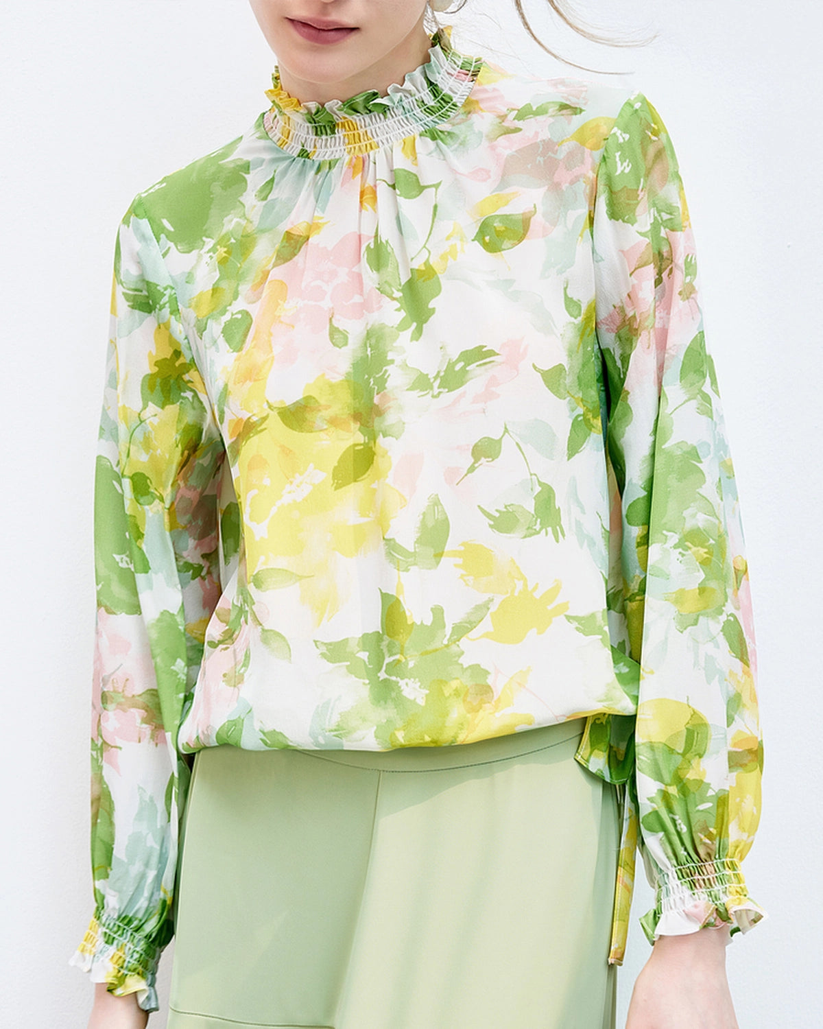Seidenbluse mit Rüschen und Blumenmuster